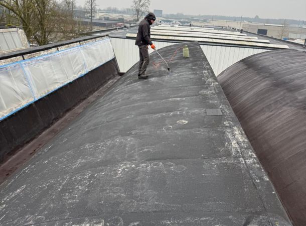 Dakrenovatie met Liquid Rubber tijdens Week ROC Twente