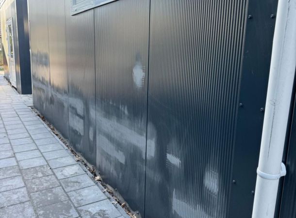 Herstelwerkzaamheden panelen woonunit