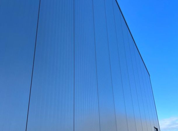 Strak herstelde gevel na schadeherstel door Voortman Coating