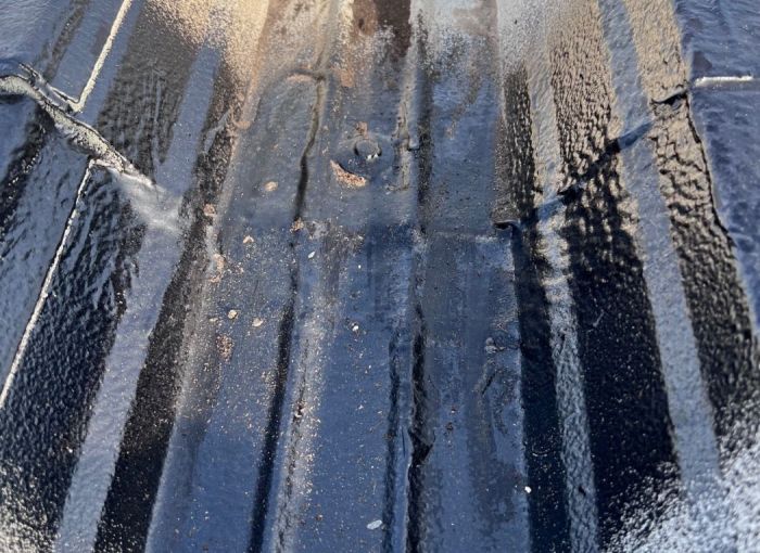 Vloeibare dakbedekking of liquid rubber vormt zich naar het dak