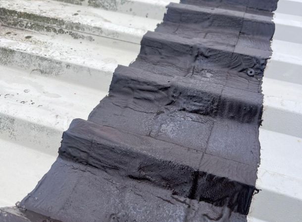 Daknaad afgedicht met liquid rubber in Veenendaal