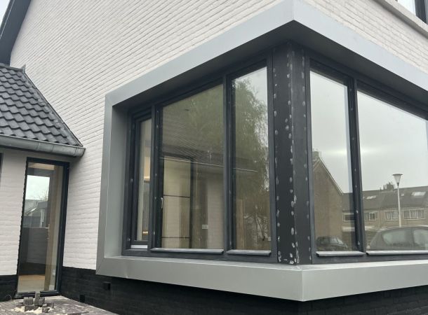 Herstel van beschadigd stalen kader zonder kleurverschil