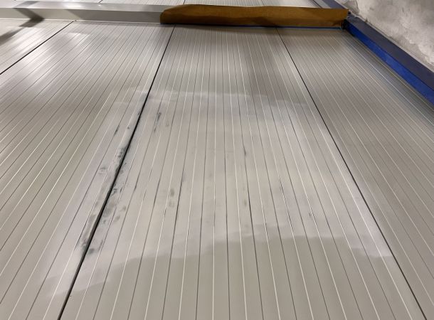 Vloeibare dakcoating, dakcoating, dak lek, dak repareren, liquid rubber, Remmers Pureactive, Siliconen coatings, dak overspuiten, lekkage goot verhelpen, lekkage tussengoot herstellen schade aan Hardeman panelen,schade aan arcelor Mittal panelen, aanrijdschade pand, schade aan paneel, aanhangerschade, schade door gaatjes reclame, gaatjes in beplating repareren, fassade schade, schade koelcellen, schade sectionaalpoort repareren,reparatie buitenwand, schadegeval aan deuren, schadegeval aan beplating,kleurstiften Kingspan, kleurstiften Falk, kleurstifen SAB, schade dakpaneel, schade dakelementen, kraasen op gevelelementen, herstel dak of gevelelementen, vervangen van dakelementen, vervangen van gevelelementen,schade Joris Ide panele, schade Kingspan panelen, schade Rex panelen, fassadenreperatur aanrijdingsschade geisoleerde sandwichelementen, opknappen van bedrijfsgebouw.schade aan isocab panelen, schade aan koelceldeuren, schade op druipluist, krassen aluminium vensterbank, deuken in aluminium boei, panel repair,schades in poedercoat lakken, hestel van geveldelen, herstel van zetwerkprofielen, herstel van deuken in wanden, herstel van aluminium puien en deuren, overspuiten bedrijfsdeuren, overspuiten loopdeuren, schilderen beplating, schilderen dakbeplating, schilderen gevel bedrijfshal, overspuiten dakbedekking, overspuiten lichtstraat, woning laten overschilderen, woning wit maken, dakpaneen overspuiten, dakpannen schilderen, inbraak schade winkel, overschilderen bedrijfspand, schadeherstel VVE, schade aan, advies schadeherstel, advies schade aan isopanelen, schade aan geisoleerde panelen, schade aan sandwichpaneel, schadeherstel bedrijfspand, schade sandwichplaten, opkuisen gevels bedrijfspand, verzorgen van lakstiften in kleur beplating, Schade aan alu kozijnen, schade aan bedrijfsdeur, deuk in bedrijfsdeur, kras op paneel Kingspan, kras op geisoleerd paneel, krassen op dakbeplating, verkleuring gevelpanelen, loslatende delen plastisol, schadeherstel aan isopanelen, repareren deuk sandwichpaneel, herstel van sandwichpaneel, vervangen van isopanelen, vervangen van zetwerken, vervangen van zetwerken, vervangen van deurlijsten beplating, deuk aan plaatwerk, vervangen van dakplaten, herstel plaatwerk gevel, uitdeuken sandwichpanelen, bobbels in panelen, schade aan Kingspan panelen, schade aan Joris Ide panelen, schade gevelbeplating, aanrijdingsschade,Schlagwörter Hardeman-Plattenschaden, arcelor Mittal-Plattenschaden, Kollisionsschaden Gebäude, Plattenschaden, Anhängerschaden, Reklamelochschaden, Blechlöcher reparieren, Fassadenschaden, Kühlhausschaden, Sektionaltorschaden reparieren, Außenwand reparieren, Schadensfall an Türen, Schadensfall an Fassaden, Kingspan Farbmarker, Falk Farbmarker, SAB Farbmarker, Dachplattenschaden, Dachelementschaden, Kratzer an Fassadenelementen, Dach- oder Fassadenelementreparatur, Austausch von Dachelementen, Austausch von Fassadenelementen, Schäden an Joris Ide-Platten, Schäden an Kingspan-Platten, Schäden an Rex-Platten, Reparatur von Sandwichelementen an isolierten Fassaden,Einbruchspuren,Kratzer,Dellen,Reparaturlackierungen von: Fassadenelementen, Fenstern, Türen, Zaunanlagen, Toren, Treppen, Geländern u.v.m  aber auch Umlackierungenoder farbliche AngleichungenSanierung von Geschäftsgebäuden,Reparatur / Sanierung von Fassaden-ISO-Paneelen.Schäden an Isocab-Platten, Schäden an Kühlhaustüren, Schäden an heruntertropfenden Flusen, Kratzer auf der Aluminium-Fensterbank, Dellen in der Aluminiumboje, Platte Reparatur, Schäden an Pulverbeschichtungsfarben, Reparatur von Fassadenteilen, Reparatur von Kehlprofilen, Reparatur von Dellen in Wänden, Restaurierung von Aluminiumfassaden u Türen, Firmentüren neu lackieren, Schlupftüren neu streichen, Verkleidung streichen, Dachverkleidung streichen, Fassade der Geschäftshalle streichen, Dacheindeckung neu streichen, Dachfenster neu streichen, Haus neu streichen, Haus bleichen, Dachziegel neu streichen, Dachziegel streichen, Werkstatt für Einbruchdiebstahl, Geschäft neu streichen Gebäudeschadenbeseitigung VVE, Schadensanierung, Schadensanierung Beratung, Beratung Schaden an Isopaneelen, Schaden an Isolierpaneelen, Baulackierung, Schaden an Sandwichpaneel, Schadensanierung Geschäftsräume, Fassaden doktor, Schaden Sandwichplatten, Reinigung der Fassaden von Geschäftsräumen, Pflege von Lackstiften Farbbeschichtung, Beschädigung von Aluminiumfensterrahmen, Beschädigung von Firmentür, Delle in Firmentür, Kratzer auf Kingspan-Platte, Kratzer auf Isolierplatte, Kratzer auf Dachverkleidung, Verfärbung von Fassadenplatten, Abblättern von Plastisolteilen, Schadensreparatur an Isoplatten, Reparatur Ausbeulen von Sandwichpaneelen, Reparatur von Sandwichpaneelen, Austausch von Isopaneelen, Austausch von Abdeckblechen, Austausch von Abdeckblechen, Austausch von verkleideten Türrahmen Dellen im Blech, Austausch von Dachblechen, Reparatur von Blechfassaden, Ausbeulen von Sandwichplatten, Beulen in Platten, Beschädigung von Kingspan-Platten, Beschädigung von Joris Ide-Platten, Beschädigung von Seitenverkleidungen, Kollisionsschäden,Palabras clave daños en paneles Hardeman, daños en paneles de Arcelor Mittal, daños por colisión en edificios, daños en paneles, daños en remolques, daños por agujeros publicitarios, reparación de agujeros en revestimientos, daños en fachadas, daños en cámaras frigoríficas, reparación de daños en puertas seccionales, reparación de paredes exteriores, caso de daños en puertas, caso de daños en revestimientos, marcadores de color Kingspan, marcadores de color Falk,  damage to arcelor Mittal panels, collision damage building, damage to panel, trailer damage, damage due to advertising holes, repair holes in plating, facade damage, damage cold stores, repair sectional door damage, repair outer wall, damage case to doors, damage case to plating, Kingspan color markers, Falk color markers, SAB color markers, roof panel damage, roof elements damage, scratches on facade elements, roof or facade elements repair, replacement of roof elements, facade elements damage, Joris Ide panele, damage Kingspan panels, Rex panels damage, insulated facade repair sandwich elements, refurbishing commercial building. damage to isocab panels, damage to cold store doors, damage to dripping fluff, scratches on aluminum windowsill, dents in aluminum buoy, panel repair, damage in powder coat paints, repair of facade parts, repair of flashing profiles, repair of dents in walls, restoration of aluminum facades and doors, refinishing company doors, repainting wicket doors, painting cladding, painting roof cladding, painting facade of business hall, repainting roof covering, repainting rooflight, repainting house, making house white, repainting roof tiles, painting roof tiles, burglary damage shop, repainting business premises, damage repair VVE, damage to , damage repair advice, advice damage to iso panels, damage to insulated panels, damage to sandwich panel, damage repair business premises, damage sandwich plates, cleaning facades of business premises, taking care of paint sticks in color plating, damage to aluminum window frames, damage to company door, dent in company door, scratch on Kingspan panel, scratch on insulated panel, scratches on roof cladding, discoloration of facade panels, peeling plastisol parts, damage repair to iso panels, repair of dent sandwich panel, repair of sandwich panel, replacement of iso panels, replacement of flashings, replacement of flashings, replacement of clad door frames ing, dent in sheet metal, replacement of roof sheets, repair sheet metal facade, dent out sandwich panels, bumps in panels, damage to Kingspan panels, damage to Joris Ide panels, damage siding, collision damage,