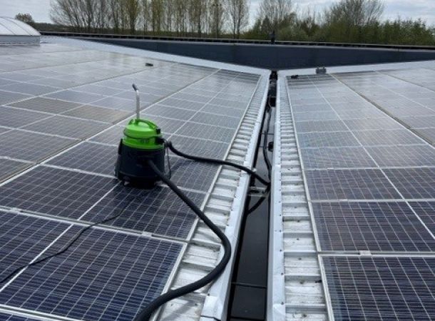 Reinigen en repareren van stalen goten in Rijssen