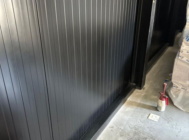 Herstel beschadigd wandpaneel in Barneveld