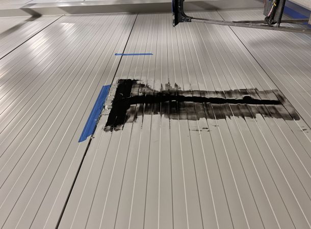 Vloeibare dakcoating, dakcoating, dak lek, dak repareren, liquid rubber, Remmers Pureactive, Siliconen coatings, dak overspuiten, lekkage goot verhelpen, lekkage tussengoot herstellen schade aan Hardeman panelen,schade aan arcelor Mittal panelen, aanrijdschade pand, schade aan paneel, aanhangerschade, schade door gaatjes reclame, gaatjes in beplating repareren, fassade schade, schade koelcellen, schade sectionaalpoort repareren,reparatie buitenwand, schadegeval aan deuren, schadegeval aan beplating,kleurstiften Kingspan, kleurstiften Falk, kleurstifen SAB, schade dakpaneel, schade dakelementen, kraasen op gevelelementen, herstel dak of gevelelementen, vervangen van dakelementen, vervangen van gevelelementen,schade Joris Ide panele, schade Kingspan panelen, schade Rex panelen, fassadenreperatur aanrijdingsschade geisoleerde sandwichelementen, opknappen van bedrijfsgebouw.schade aan isocab panelen, schade aan koelceldeuren, schade op druipluist, krassen aluminium vensterbank, deuken in aluminium boei, panel repair,schades in poedercoat lakken, hestel van geveldelen, herstel van zetwerkprofielen, herstel van deuken in wanden, herstel van aluminium puien en deuren, overspuiten bedrijfsdeuren, overspuiten loopdeuren, schilderen beplating, schilderen dakbeplating, schilderen gevel bedrijfshal, overspuiten dakbedekking, overspuiten lichtstraat, woning laten overschilderen, woning wit maken, dakpaneen overspuiten, dakpannen schilderen, inbraak schade winkel, overschilderen bedrijfspand, schadeherstel VVE, schade aan, advies schadeherstel, advies schade aan isopanelen, schade aan geisoleerde panelen, schade aan sandwichpaneel, schadeherstel bedrijfspand, schade sandwichplaten, opkuisen gevels bedrijfspand, verzorgen van lakstiften in kleur beplating, Schade aan alu kozijnen, schade aan bedrijfsdeur, deuk in bedrijfsdeur, kras op paneel Kingspan, kras op geisoleerd paneel, krassen op dakbeplating, verkleuring gevelpanelen, loslatende delen plastisol, schadeherstel aan isopanelen, repareren deuk sandwichpaneel, herstel van sandwichpaneel, vervangen van isopanelen, vervangen van zetwerken, vervangen van zetwerken, vervangen van deurlijsten beplating, deuk aan plaatwerk, vervangen van dakplaten, herstel plaatwerk gevel, uitdeuken sandwichpanelen, bobbels in panelen, schade aan Kingspan panelen, schade aan Joris Ide panelen, schade gevelbeplating, aanrijdingsschade,Schlagwörter Hardeman-Plattenschaden, arcelor Mittal-Plattenschaden, Kollisionsschaden Gebäude, Plattenschaden, Anhängerschaden, Reklamelochschaden, Blechlöcher reparieren, Fassadenschaden, Kühlhausschaden, Sektionaltorschaden reparieren, Außenwand reparieren, Schadensfall an Türen, Schadensfall an Fassaden, Kingspan Farbmarker, Falk Farbmarker, SAB Farbmarker, Dachplattenschaden, Dachelementschaden, Kratzer an Fassadenelementen, Dach- oder Fassadenelementreparatur, Austausch von Dachelementen, Austausch von Fassadenelementen, Schäden an Joris Ide-Platten, Schäden an Kingspan-Platten, Schäden an Rex-Platten, Reparatur von Sandwichelementen an isolierten Fassaden,Einbruchspuren,Kratzer,Dellen,Reparaturlackierungen von: Fassadenelementen, Fenstern, Türen, Zaunanlagen, Toren, Treppen, Geländern u.v.m  aber auch Umlackierungenoder farbliche AngleichungenSanierung von Geschäftsgebäuden,Reparatur / Sanierung von Fassaden-ISO-Paneelen.Schäden an Isocab-Platten, Schäden an Kühlhaustüren, Schäden an heruntertropfenden Flusen, Kratzer auf der Aluminium-Fensterbank, Dellen in der Aluminiumboje, Platte Reparatur, Schäden an Pulverbeschichtungsfarben, Reparatur von Fassadenteilen, Reparatur von Kehlprofilen, Reparatur von Dellen in Wänden, Restaurierung von Aluminiumfassaden u Türen, Firmentüren neu lackieren, Schlupftüren neu streichen, Verkleidung streichen, Dachverkleidung streichen, Fassade der Geschäftshalle streichen, Dacheindeckung neu streichen, Dachfenster neu streichen, Haus neu streichen, Haus bleichen, Dachziegel neu streichen, Dachziegel streichen, Werkstatt für Einbruchdiebstahl, Geschäft neu streichen Gebäudeschadenbeseitigung VVE, Schadensanierung, Schadensanierung Beratung, Beratung Schaden an Isopaneelen, Schaden an Isolierpaneelen, Baulackierung, Schaden an Sandwichpaneel, Schadensanierung Geschäftsräume, Fassaden doktor, Schaden Sandwichplatten, Reinigung der Fassaden von Geschäftsräumen, Pflege von Lackstiften Farbbeschichtung, Beschädigung von Aluminiumfensterrahmen, Beschädigung von Firmentür, Delle in Firmentür, Kratzer auf Kingspan-Platte, Kratzer auf Isolierplatte, Kratzer auf Dachverkleidung, Verfärbung von Fassadenplatten, Abblättern von Plastisolteilen, Schadensreparatur an Isoplatten, Reparatur Ausbeulen von Sandwichpaneelen, Reparatur von Sandwichpaneelen, Austausch von Isopaneelen, Austausch von Abdeckblechen, Austausch von Abdeckblechen, Austausch von verkleideten Türrahmen Dellen im Blech, Austausch von Dachblechen, Reparatur von Blechfassaden, Ausbeulen von Sandwichplatten, Beulen in Platten, Beschädigung von Kingspan-Platten, Beschädigung von Joris Ide-Platten, Beschädigung von Seitenverkleidungen, Kollisionsschäden,Palabras clave daños en paneles Hardeman, daños en paneles de Arcelor Mittal, daños por colisión en edificios, daños en paneles, daños en remolques, daños por agujeros publicitarios, reparación de agujeros en revestimientos, daños en fachadas, daños en cámaras frigoríficas, reparación de daños en puertas seccionales, reparación de paredes exteriores, caso de daños en puertas, caso de daños en revestimientos, marcadores de color Kingspan, marcadores de color Falk,  damage to arcelor Mittal panels, collision damage building, damage to panel, trailer damage, damage due to advertising holes, repair holes in plating, facade damage, damage cold stores, repair sectional door damage, repair outer wall, damage case to doors, damage case to plating, Kingspan color markers, Falk color markers, SAB color markers, roof panel damage, roof elements damage, scratches on facade elements, roof or facade elements repair, replacement of roof elements, facade elements damage, Joris Ide panele, damage Kingspan panels, Rex panels damage, insulated facade repair sandwich elements, refurbishing commercial building. damage to isocab panels, damage to cold store doors, damage to dripping fluff, scratches on aluminum windowsill, dents in aluminum buoy, panel repair, damage in powder coat paints, repair of facade parts, repair of flashing profiles, repair of dents in walls, restoration of aluminum facades and doors, refinishing company doors, repainting wicket doors, painting cladding, painting roof cladding, painting facade of business hall, repainting roof covering, repainting rooflight, repainting house, making house white, repainting roof tiles, painting roof tiles, burglary damage shop, repainting business premises, damage repair VVE, damage to , damage repair advice, advice damage to iso panels, damage to insulated panels, damage to sandwich panel, damage repair business premises, damage sandwich plates, cleaning facades of business premises, taking care of paint sticks in color plating, damage to aluminum window frames, damage to company door, dent in company door, scratch on Kingspan panel, scratch on insulated panel, scratches on roof cladding, discoloration of facade panels, peeling plastisol parts, damage repair to iso panels, repair of dent sandwich panel, repair of sandwich panel, replacement of iso panels, replacement of flashings, replacement of flashings, replacement of clad door frames ing, dent in sheet metal, replacement of roof sheets, repair sheet metal facade, dent out sandwich panels, bumps in panels, damage to Kingspan panels, damage to Joris Ide panels, damage siding, collision damage,