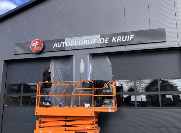 Herstel van stormschade aan sandwichpanelen in Schalkwijk