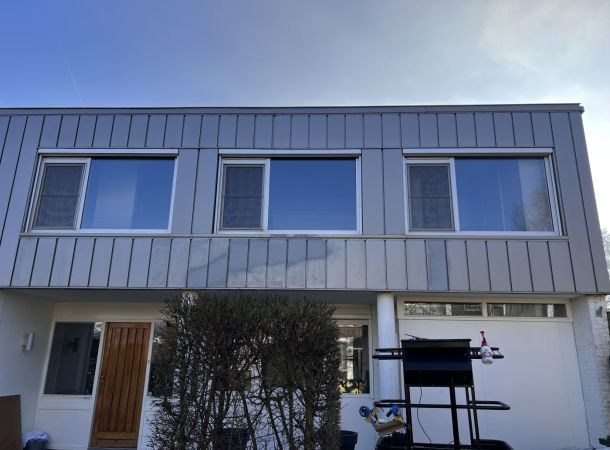 Perfecte kleurmatch van gevelbeplating metallic 9007