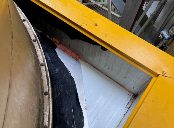 Naadloze vloeibare dakbedekking rondom silo’s op nieuw dak