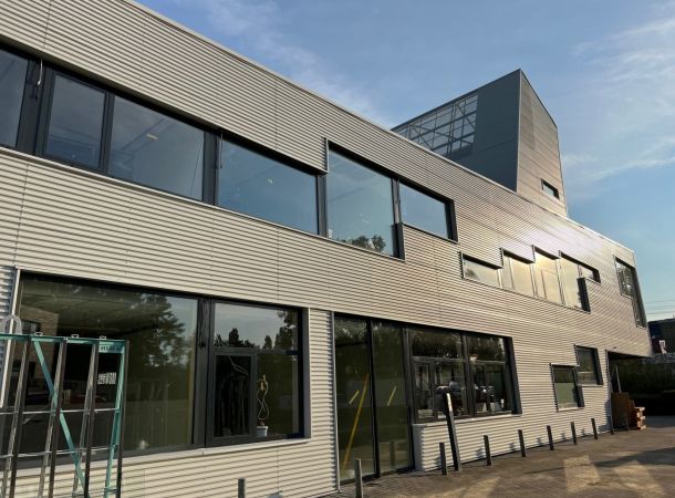 Toren met nieuwe metallic coating en roestwerende behandeling