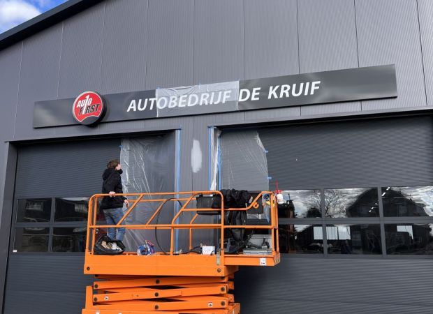 Herstel van stormschade aan sandwichpanelen in Schalkwijk
