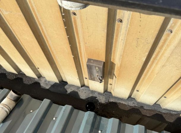 Gereinigde goot voorzien van rubbercoating voor waterdichte afwerking