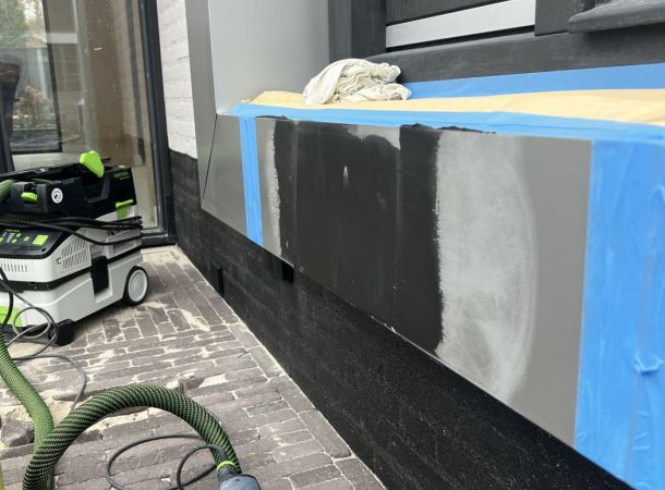 Onzichtbare reparatie van stalen kozijn