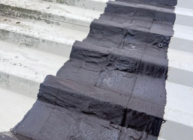 Daknaad afgedicht met liquid rubber in Veenendaal