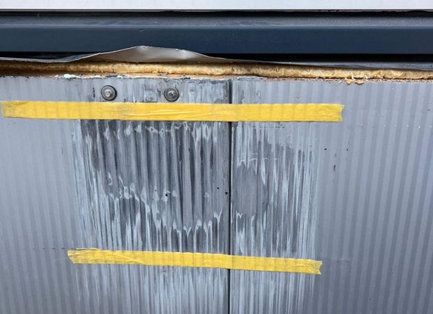 Schadeherstel sandwichpanelen bij bedrijfsgebouw in Dronten