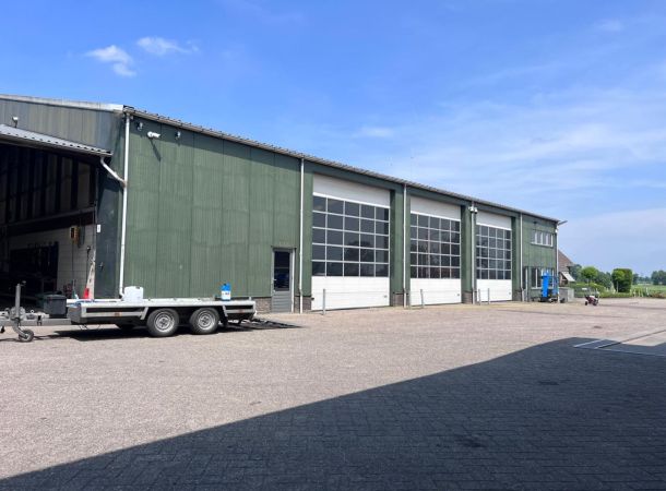 Overspuiten gevelpanelen tijdens project Achterberg