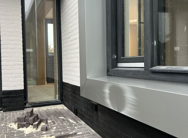 Onzichtbare reparatie van stalen kozijn door Voortman Coating