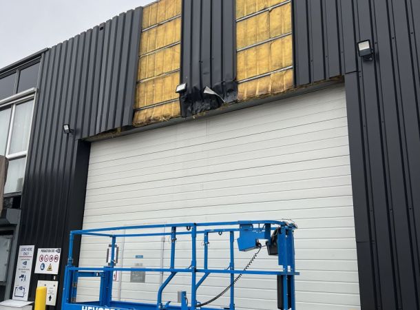 Voortman Coating monteert nieuwe roldeur en beplating