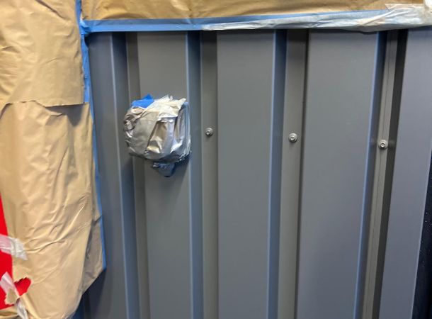 Herstelde boorgaten na spuitwerk in originele kleur