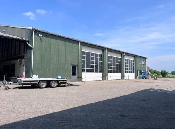 Overspuiten gevelpanelen tijdens project Achterberg