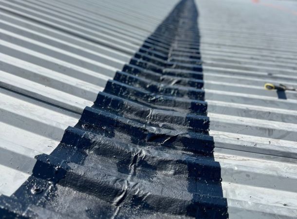 Voortman Coating repareert lekkend dak met naadloze rubber coating