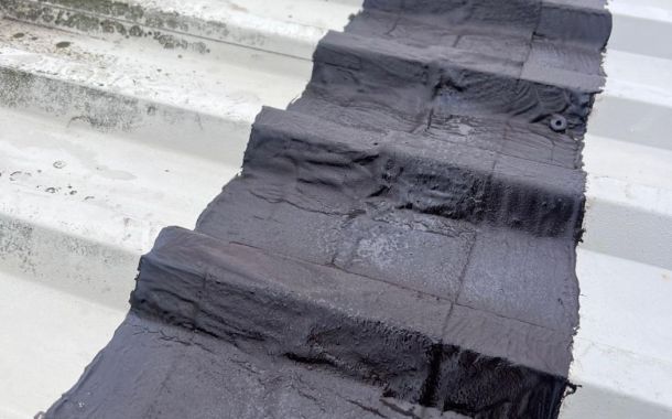 Daknaad afgedicht met liquid rubber in Veenendaal
