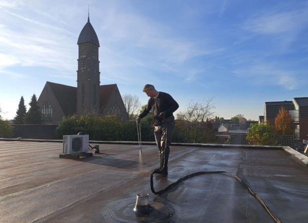 Dak gecoat met vloeibare dakbedekking in Rijssen