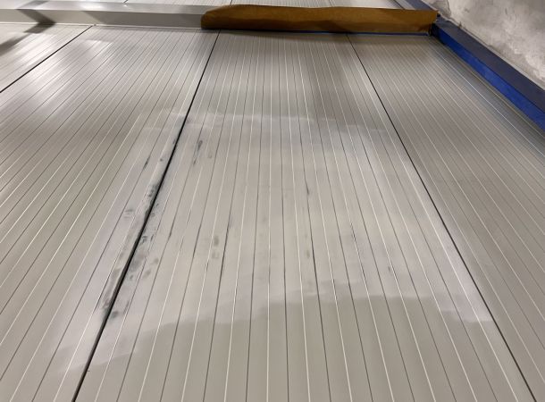 Vloeibare dakcoating, dakcoating, dak lek, dak repareren, liquid rubber, Remmers Pureactive, Siliconen coatings, dak overspuiten, lekkage goot verhelpen, lekkage tussengoot herstellen schade aan Hardeman panelen,schade aan arcelor Mittal panelen, aanrijdschade pand, schade aan paneel, aanhangerschade, schade door gaatjes reclame, gaatjes in beplating repareren, fassade schade, schade koelcellen, schade sectionaalpoort repareren,reparatie buitenwand, schadegeval aan deuren, schadegeval aan beplating,kleurstiften Kingspan, kleurstiften Falk, kleurstifen SAB, schade dakpaneel, schade dakelementen, kraasen op gevelelementen, herstel dak of gevelelementen, vervangen van dakelementen, vervangen van gevelelementen,schade Joris Ide panele, schade Kingspan panelen, schade Rex panelen, fassadenreperatur aanrijdingsschade geisoleerde sandwichelementen, opknappen van bedrijfsgebouw.schade aan isocab panelen, schade aan koelceldeuren, schade op druipluist, krassen aluminium vensterbank, deuken in aluminium boei, panel repair,schades in poedercoat lakken, hestel van geveldelen, herstel van zetwerkprofielen, herstel van deuken in wanden, herstel van aluminium puien en deuren, overspuiten bedrijfsdeuren, overspuiten loopdeuren, schilderen beplating, schilderen dakbeplating, schilderen gevel bedrijfshal, overspuiten dakbedekking, overspuiten lichtstraat, woning laten overschilderen, woning wit maken, dakpaneen overspuiten, dakpannen schilderen, inbraak schade winkel, overschilderen bedrijfspand, schadeherstel VVE, schade aan, advies schadeherstel, advies schade aan isopanelen, schade aan geisoleerde panelen, schade aan sandwichpaneel, schadeherstel bedrijfspand, schade sandwichplaten, opkuisen gevels bedrijfspand, verzorgen van lakstiften in kleur beplating, Schade aan alu kozijnen, schade aan bedrijfsdeur, deuk in bedrijfsdeur, kras op paneel Kingspan, kras op geisoleerd paneel, krassen op dakbeplating, verkleuring gevelpanelen, loslatende delen plastisol, schadeherstel aan isopanelen, repareren deuk sandwichpaneel, herstel van sandwichpaneel, vervangen van isopanelen, vervangen van zetwerken, vervangen van zetwerken, vervangen van deurlijsten beplating, deuk aan plaatwerk, vervangen van dakplaten, herstel plaatwerk gevel, uitdeuken sandwichpanelen, bobbels in panelen, schade aan Kingspan panelen, schade aan Joris Ide panelen, schade gevelbeplating, aanrijdingsschade,Schlagwörter Hardeman-Plattenschaden, arcelor Mittal-Plattenschaden, Kollisionsschaden Gebäude, Plattenschaden, Anhängerschaden, Reklamelochschaden, Blechlöcher reparieren, Fassadenschaden, Kühlhausschaden, Sektionaltorschaden reparieren, Außenwand reparieren, Schadensfall an Türen, Schadensfall an Fassaden, Kingspan Farbmarker, Falk Farbmarker, SAB Farbmarker, Dachplattenschaden, Dachelementschaden, Kratzer an Fassadenelementen, Dach- oder Fassadenelementreparatur, Austausch von Dachelementen, Austausch von Fassadenelementen, Schäden an Joris Ide-Platten, Schäden an Kingspan-Platten, Schäden an Rex-Platten, Reparatur von Sandwichelementen an isolierten Fassaden,Einbruchspuren,Kratzer,Dellen,Reparaturlackierungen von: Fassadenelementen, Fenstern, Türen, Zaunanlagen, Toren, Treppen, Geländern u.v.m aber auch Umlackierungenoder farbliche AngleichungenSanierung von Geschäftsgebäuden,Reparatur / Sanierung von Fassaden-ISO-Paneelen.Schäden an Isocab-Platten, Schäden an Kühlhaustüren, Schäden an heruntertropfenden Flusen, Kratzer auf der Aluminium-Fensterbank, Dellen in der Aluminiumboje, Platte Reparatur, Schäden an Pulverbeschichtungsfarben, Reparatur von Fassadenteilen, Reparatur von Kehlprofilen, Reparatur von Dellen in Wänden, Restaurierung von Aluminiumfassaden u Türen, Firmentüren neu lackieren, Schlupftüren neu streichen, Verkleidung streichen, Dachverkleidung streichen, Fassade der Geschäftshalle streichen, Dacheindeckung neu streichen, Dachfenster neu streichen, Haus neu streichen, Haus bleichen, Dachziegel neu streichen, Dachziegel streichen, Werkstatt für Einbruchdiebstahl, Geschäft neu streichen Gebäudeschadenbeseitigung VVE, Schadensanierung, Schadensanierung Beratung, Beratung Schaden an Isopaneelen, Schaden an Isolierpaneelen, Baulackierung, Schaden an Sandwichpaneel, Schadensanierung Geschäftsräume, Fassaden doktor, Schaden Sandwichplatten, Reinigung der Fassaden von Geschäftsräumen, Pflege von Lackstiften Farbbeschichtung, Beschädigung von Aluminiumfensterrahmen, Beschädigung von Firmentür, Delle in Firmentür, Kratzer auf Kingspan-Platte, Kratzer auf Isolierplatte, Kratzer auf Dachverkleidung, Verfärbung von Fassadenplatten, Abblättern von Plastisolteilen, Schadensreparatur an Isoplatten, Reparatur Ausbeulen von Sandwichpaneelen, Reparatur von Sandwichpaneelen, Austausch von Isopaneelen, Austausch von Abdeckblechen, Austausch von Abdeckblechen, Austausch von verkleideten Türrahmen Dellen im Blech, Austausch von Dachblechen, Reparatur von Blechfassaden, Ausbeulen von Sandwichplatten, Beulen in Platten, Beschädigung von Kingspan-Platten, Beschädigung von Joris Ide-Platten, Beschädigung von Seitenverkleidungen, Kollisionsschäden,Palabras clave daños en paneles Hardeman, daños en paneles de Arcelor Mittal, daños por colisión en edificios, daños en paneles, daños en remolques, daños por agujeros publicitarios, reparación de agujeros en revestimientos, daños en fachadas, daños en cámaras frigoríficas, reparación de daños en puertas seccionales, reparación de paredes exteriores, caso de daños en puertas, caso de daños en revestimientos, marcadores de color Kingspan, marcadores de color Falk, damage to arcelor Mittal panels, collision damage building, damage to panel, trailer damage, damage due to advertising holes, repair holes in plating, facade damage, damage cold stores, repair sectional door damage, repair outer wall, damage case to doors, damage case to plating, Kingspan color markers, Falk color markers, SAB color markers, roof panel damage, roof elements damage, scratches on facade elements, roof or facade elements repair, replacement of roof elements, facade elements damage, Joris Ide panele, damage Kingspan panels, Rex panels damage, insulated facade repair sandwich elements, refurbishing commercial building. damage to isocab panels, damage to cold store doors, damage to dripping fluff, scratches on aluminum windowsill, dents in aluminum buoy, panel repair, damage in powder coat paints, repair of facade parts, repair of flashing profiles, repair of dents in walls, restoration of aluminum facades and doors, refinishing company doors, repainting wicket doors, painting cladding, painting roof cladding, painting facade of business hall, repainting roof covering, repainting rooflight, repainting house, making house white, repainting roof tiles, painting roof tiles, burglary damage shop, repainting business premises, damage repair VVE, damage to , damage repair advice, advice damage to iso panels, damage to insulated panels, damage to sandwich panel, damage repair business premises, damage sandwich plates, cleaning facades of business premises, taking care of paint sticks in color plating, damage to aluminum window frames, damage to company door, dent in company door, scratch on Kingspan panel, scratch on insulated panel, scratches on roof cladding, discoloration of facade panels, peeling plastisol parts, damage repair to iso panels, repair of dent sandwich panel, repair of sandwich panel, replacement of iso panels, replacement of flashings, replacement of flashings, replacement of clad door frames ing, dent in sheet metal, replacement of roof sheets, repair sheet metal facade, dent out sandwich panels, bumps in panels, damage to Kingspan panels, damage to Joris Ide panels, damage siding, collision damage,
