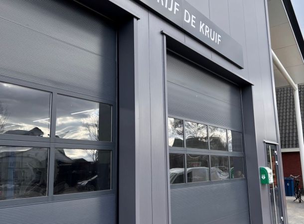 Naadloze reparatie van gevelpanelen na stormschade in Schalkwijk
