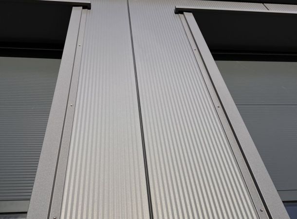 Voortman Coating repareert beschadigde microrib sandwichpanelen