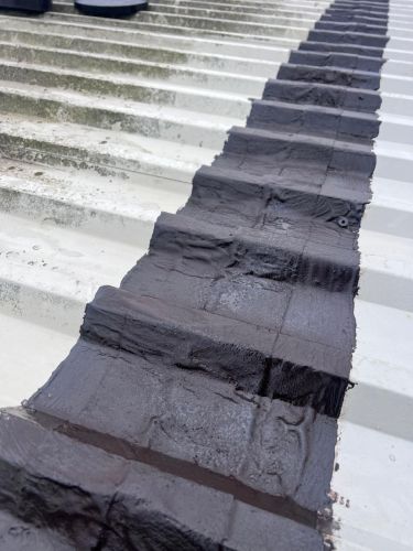 Daknaad afgedicht met liquid rubber in Veenendaal