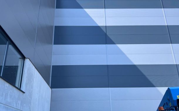 Kleurverschil metallic panelen hersteld in Deventer