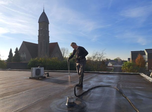 Dak gecoat met vloeibare dakbedekking in Rijssen